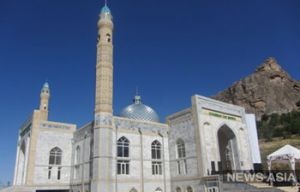 В Киргизии открылась самая большая мечеть страны