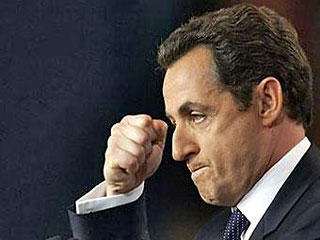 Саркози молиться не велит!