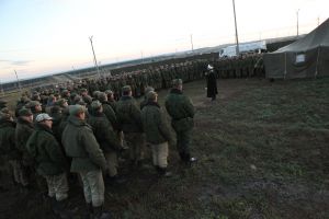 200 солдат-мусульман собрались на намаз в полевой мечети на Чебаркульском полигоне