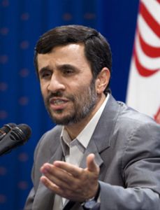 Ахмадинежад отрицает причастность Ирана к покушению на саудовского посла