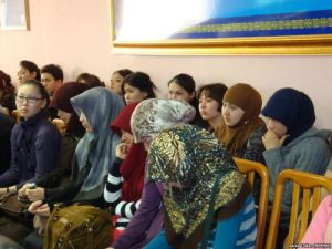 В Бишкеке девушек обучают секретам счастливого брака