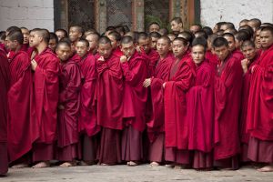 Буддийские монахи требую снести мечеть