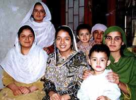 Власти Пакистана придумали способ поддержать институт семьи