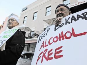 Мусульмане возмущены продажей алкоголя в метре от исторической мечети