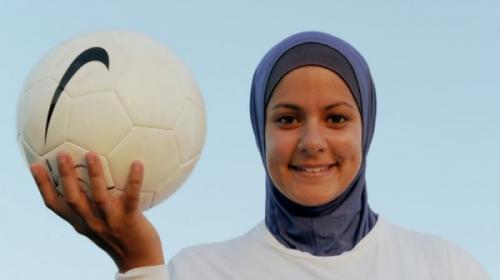 Вся футбольная команда из США надела хиджаб ради одной мусульманки