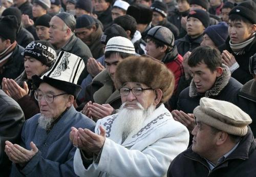 В Киргизии разработан законопроект о продлении перерыва на обед ради пятничного намаза