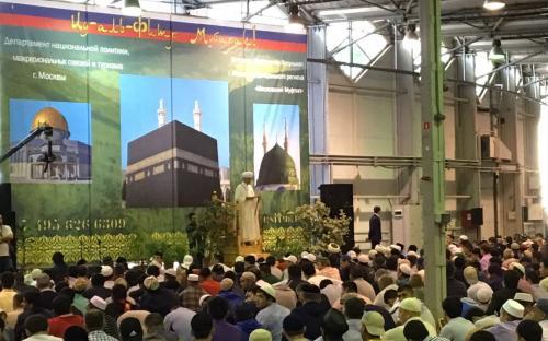 10 тысяч мусульман совершили праздничную молитву в КВЦ «Сокольники»